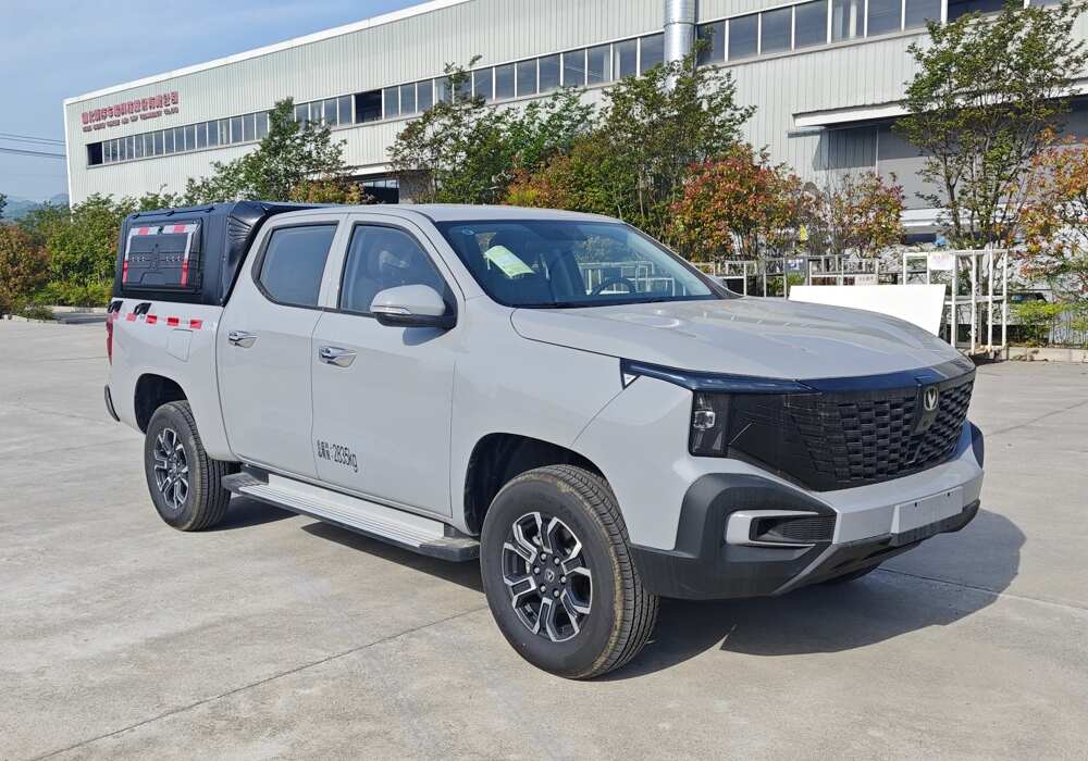 EZY5031XZHU2HEV型插电式增程混合动力指挥车