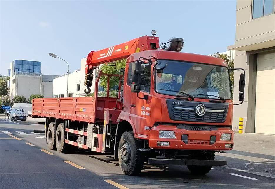 PFT5258JSQD6A型随车起重运输车