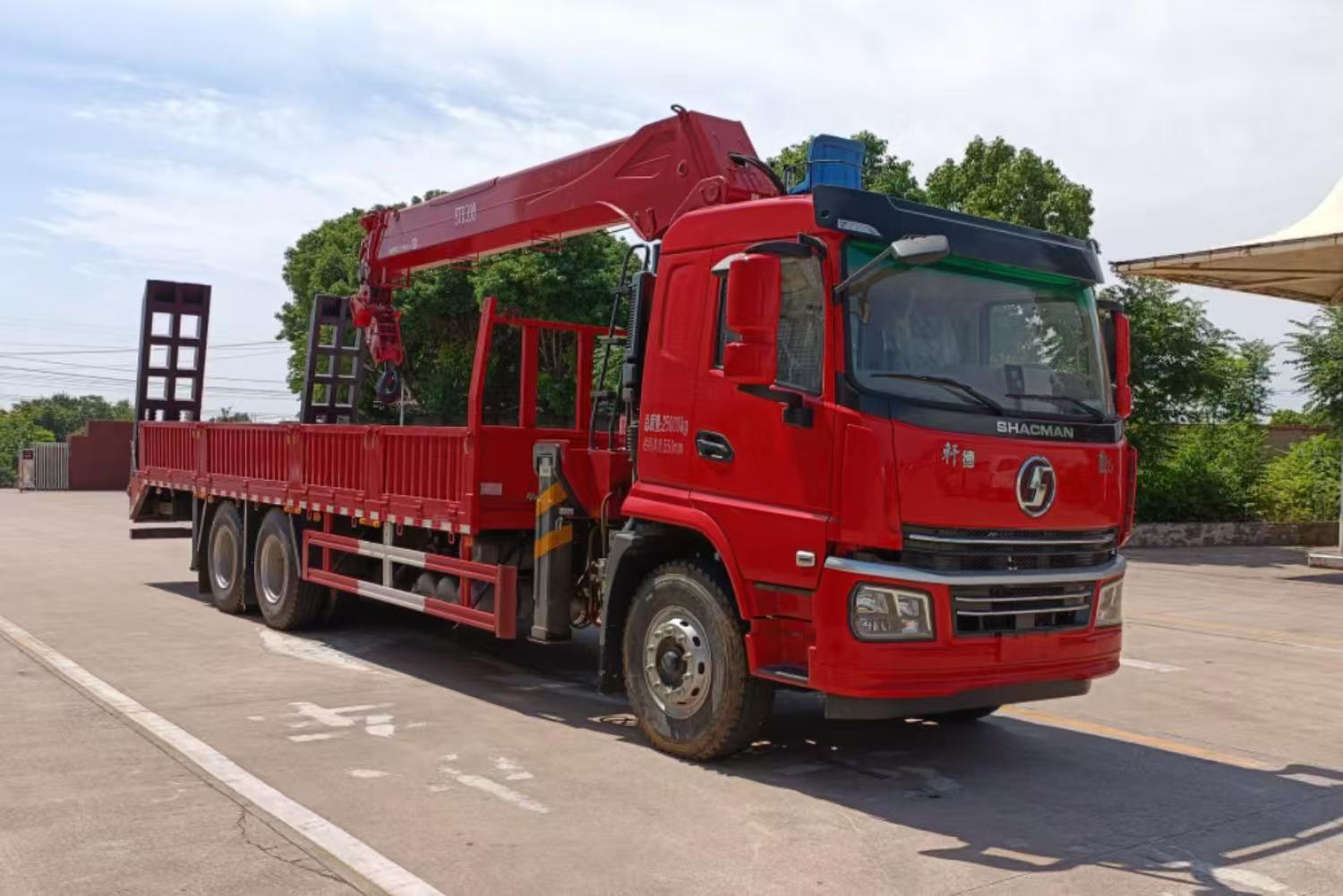.XCL5250JSQS6D型随车起重运输车