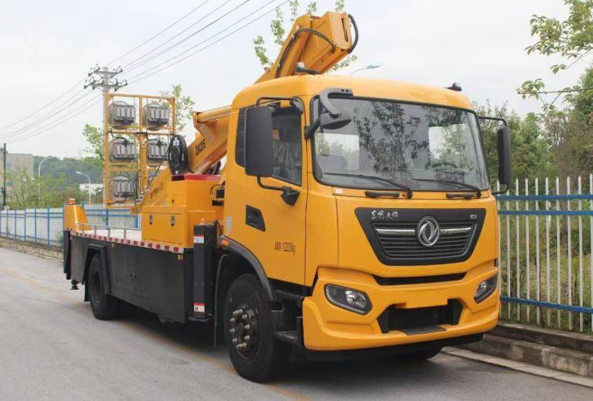 EZY5121XZMF1X6型照明车