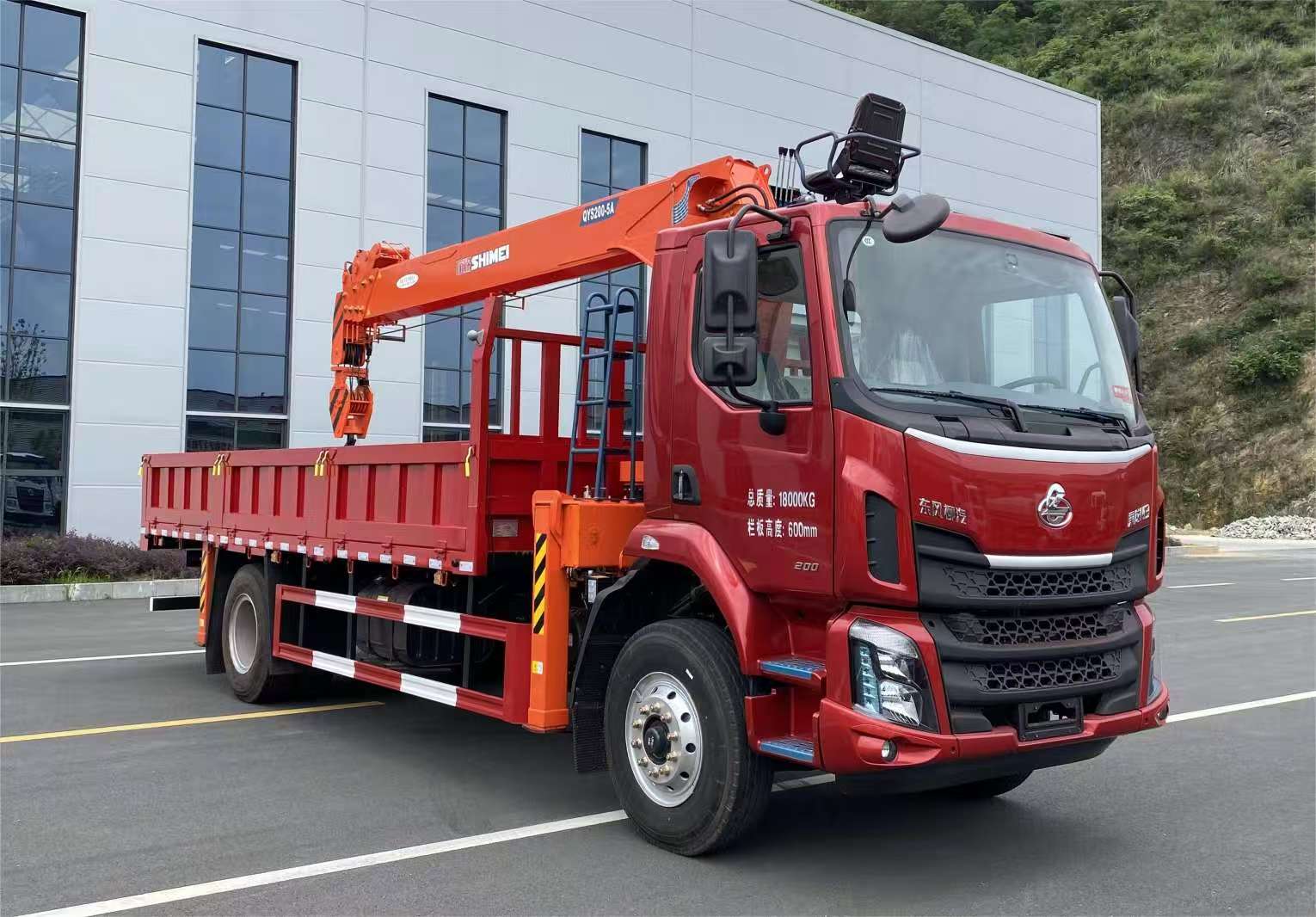 HHH5181JSQLZ6型随车起重运输车