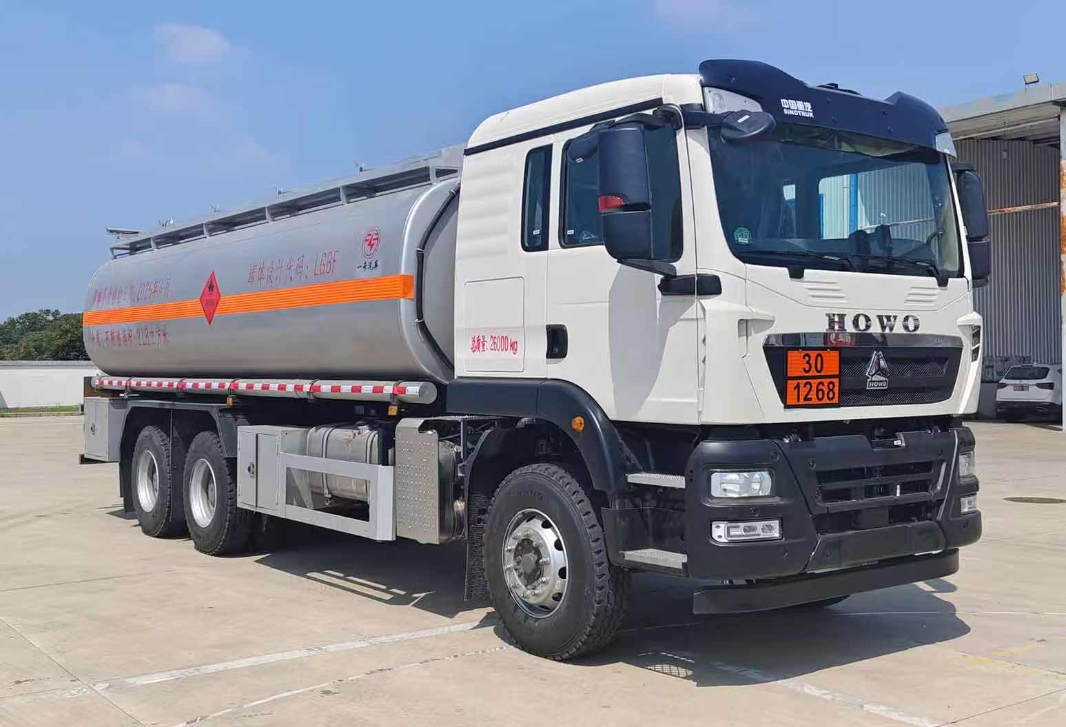 YZZ5263GRYZ6型易燃液体罐式运输车