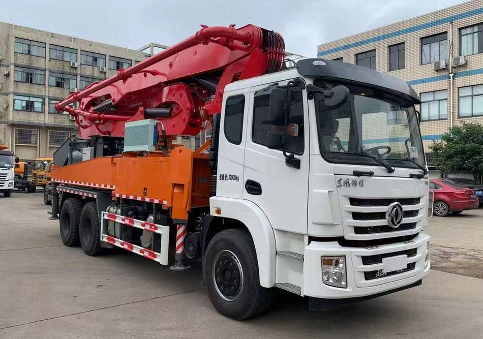ZZZ5320THBEQ6型混凝土泵车
