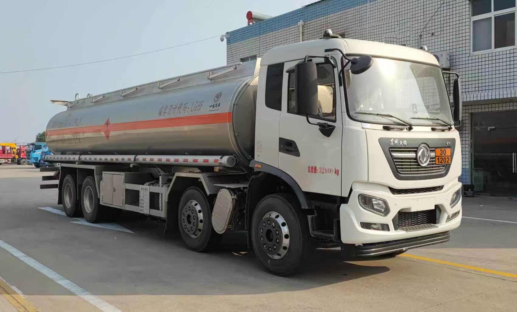 YZZ5321GYYLD6型铝合金运油车