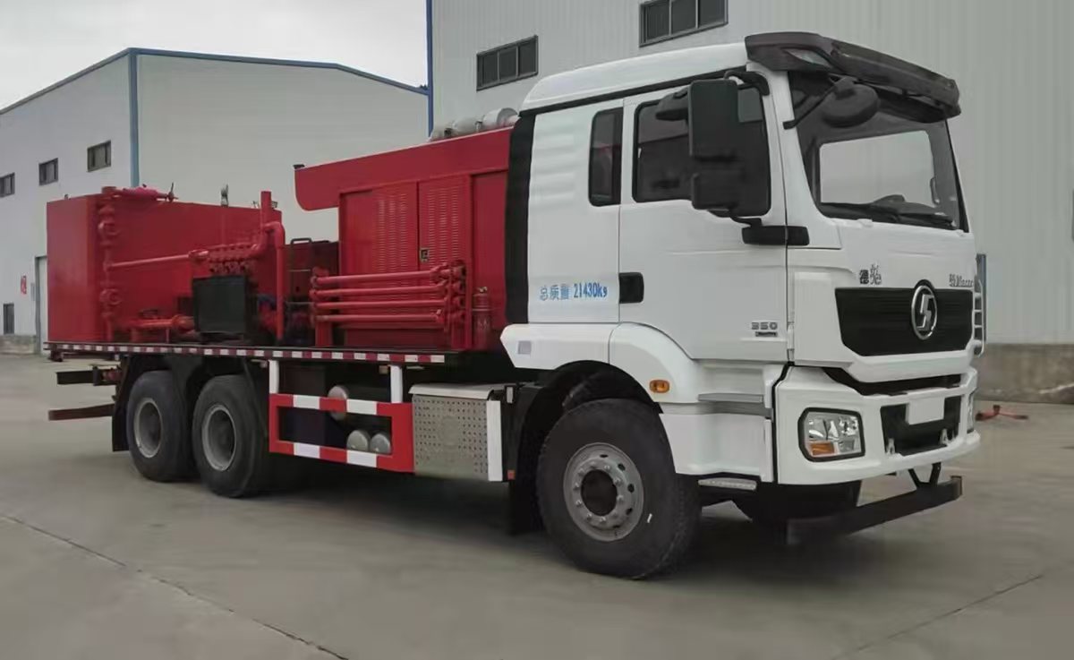 EYK5211TYL70型压裂车