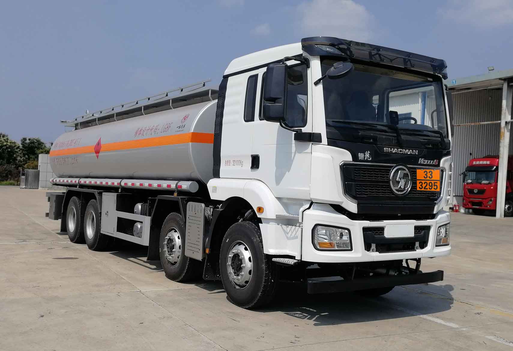 YZZ5320GRYSX6型易燃液体罐式运输车