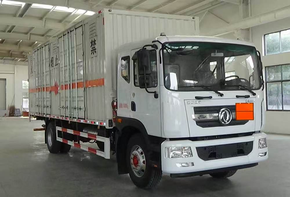 YZZ5180XRQEQ6型易燃气体厢式运输车