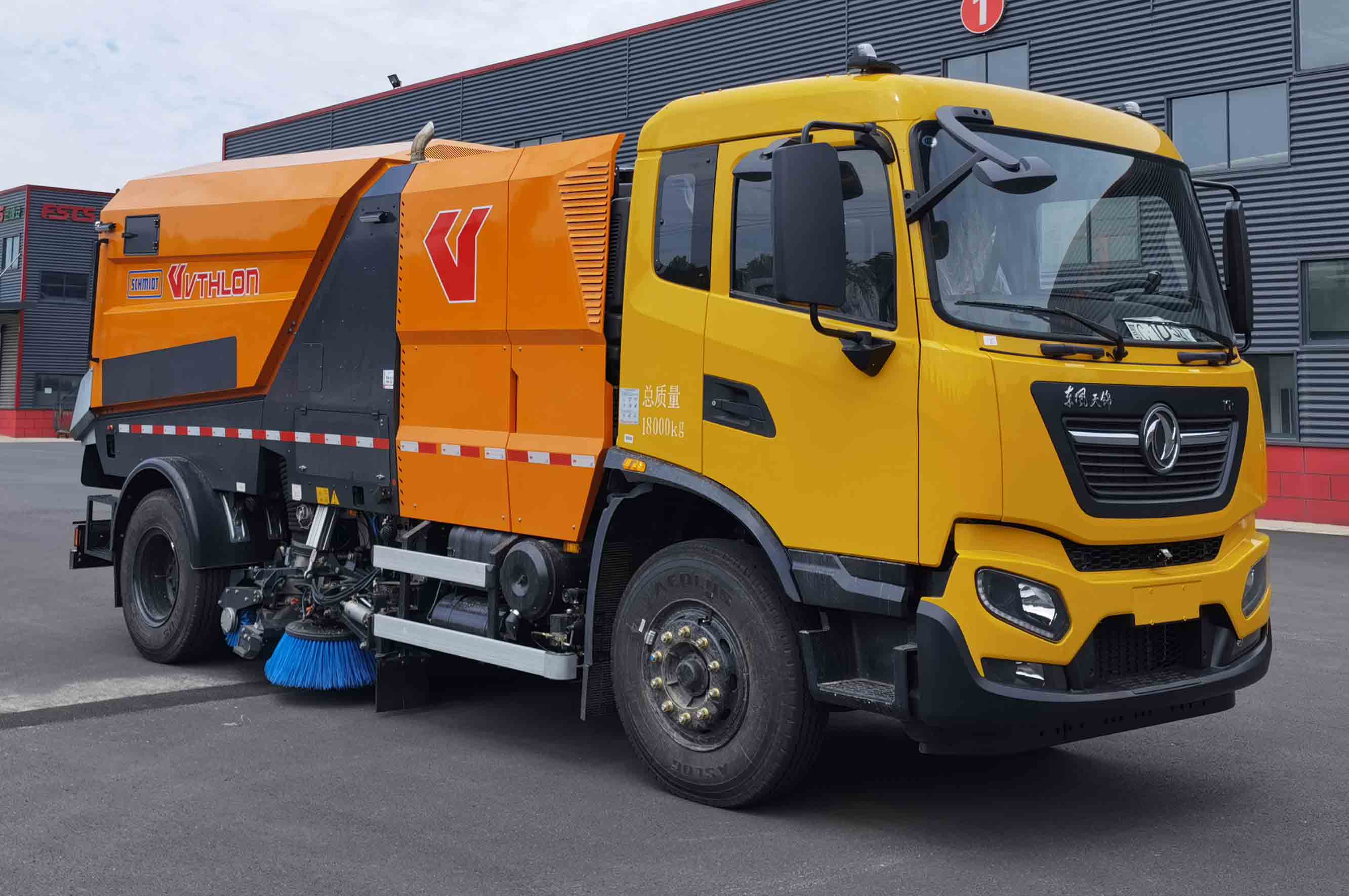 LCG5180TSLD1型扫路车