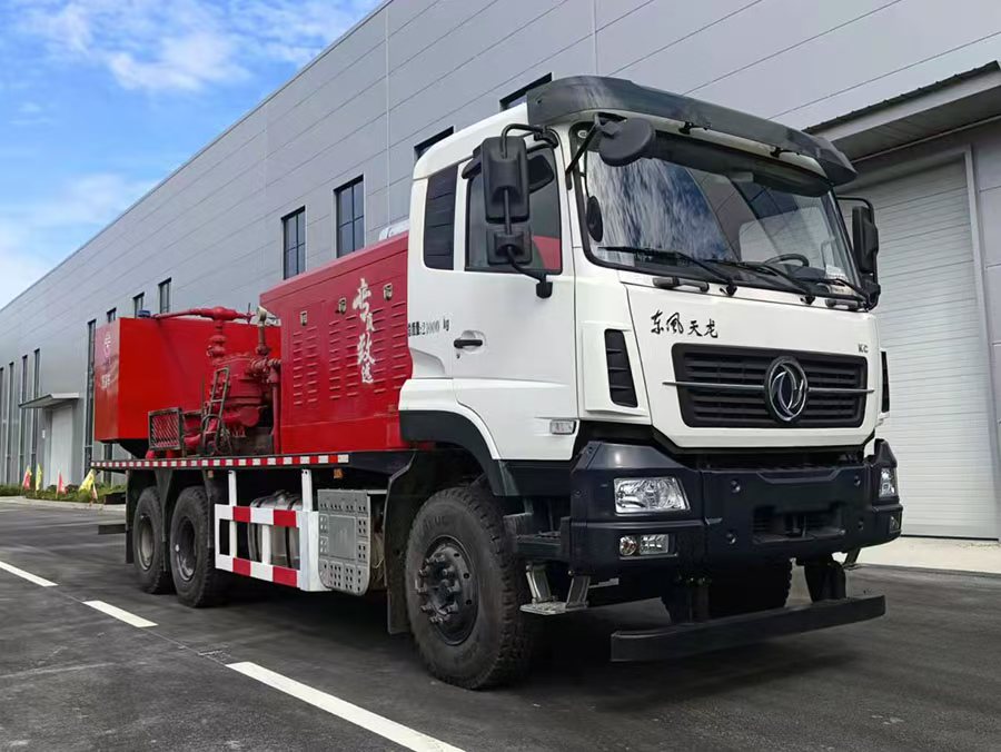 YZZ5213TYL70型压裂车