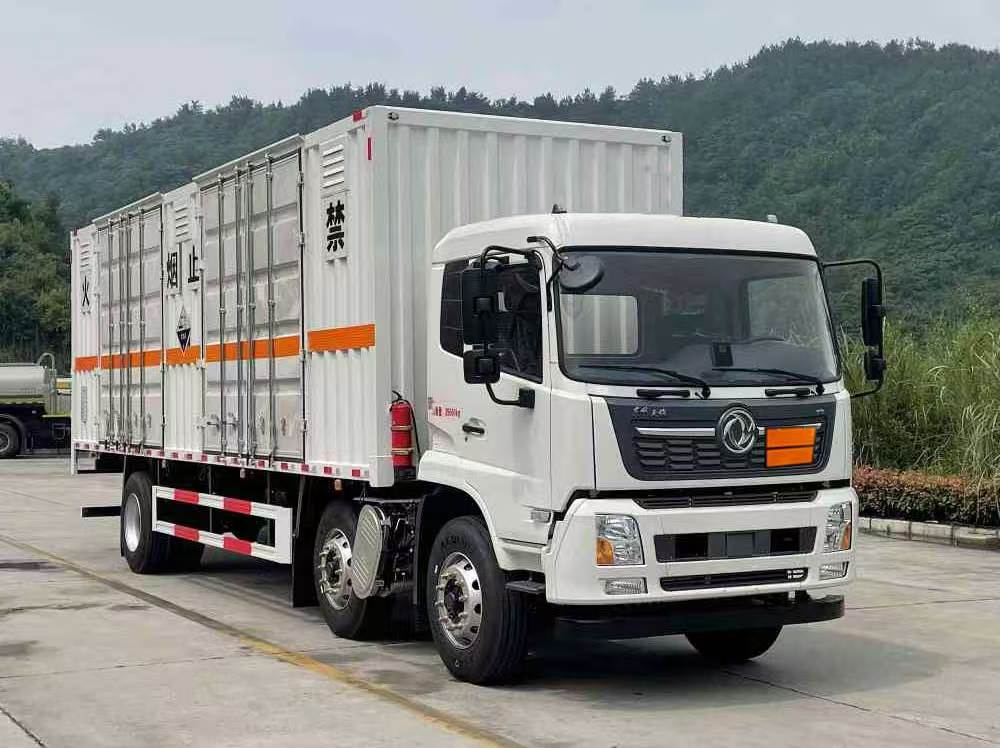 YZZ5260XFWJC6型腐蚀性物品厢式运输车