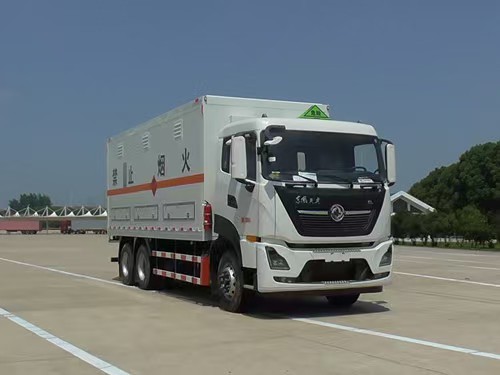 DFC5260XRYD型易燃液体厢式运输车