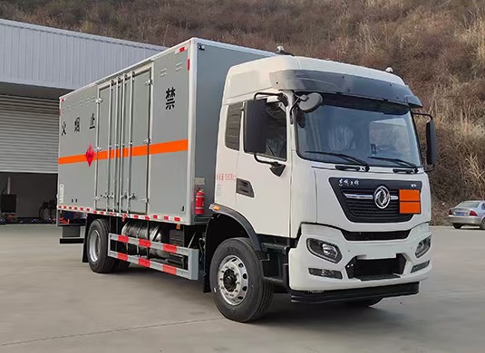 YZZ5180XRYDF6型易燃液体厢式运输车