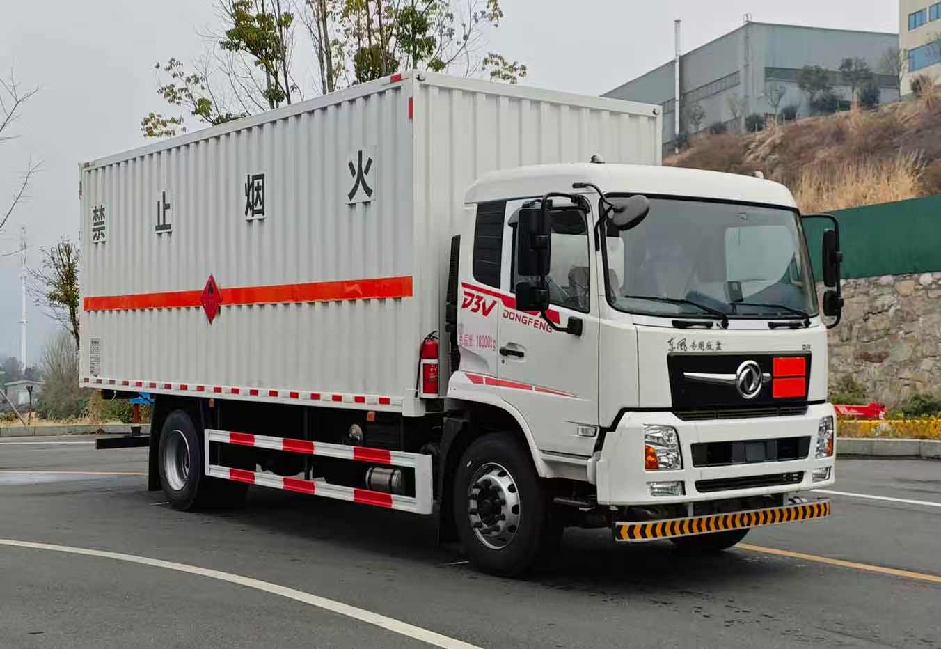 YZZ5183XRQDFV6型易燃气体厢式运输车