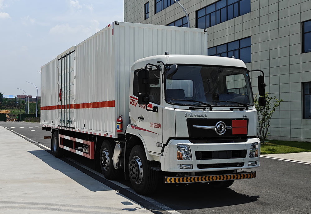 DFC5263XRQDFV6型易燃气体厢式运输车