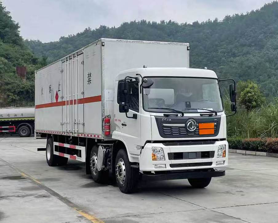 YZZ5260XRYJC6型易燃液体厢式运输车