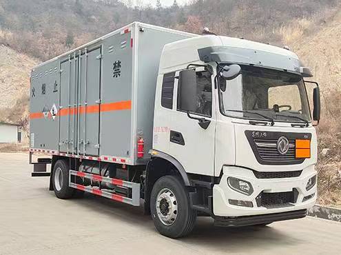 YZZ5180XZWDF6型杂项危险物品厢式运输车