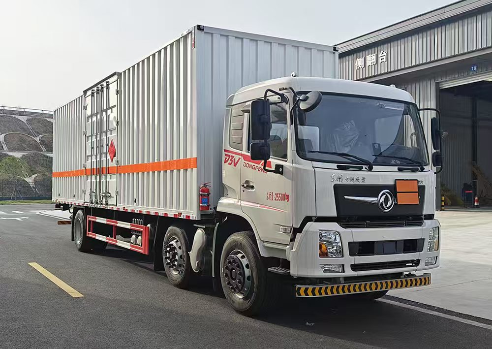 DFC5263XRYDFV6型易燃液体厢式运输车