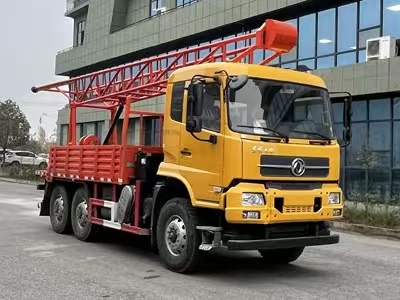 ZZZ5120TZJD6型钻机车