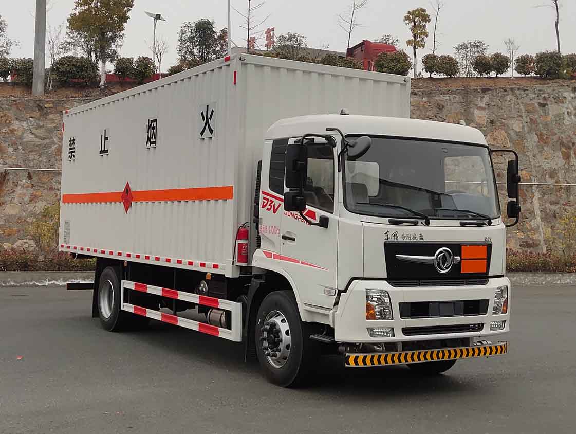 YZZ5183XRYDFV6型易燃液体厢式运输车