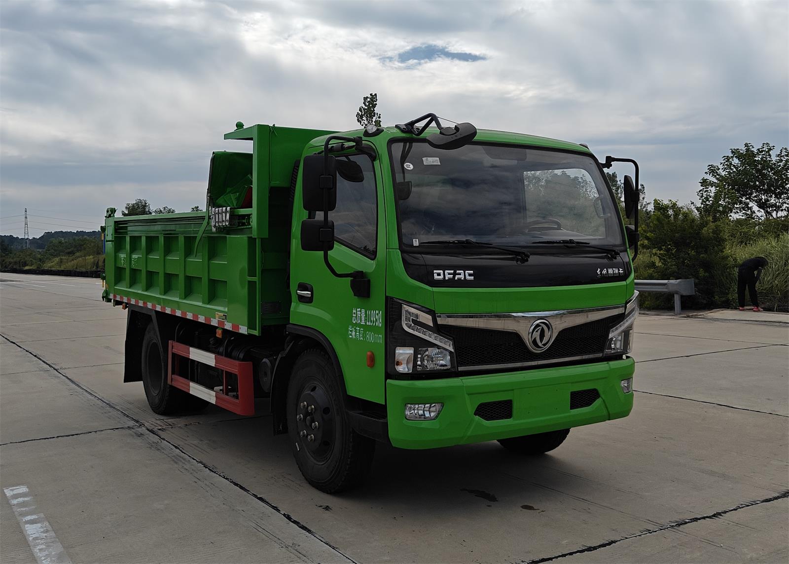LSM5120ZLJPHEV型插电式混合动力自卸式垃圾车