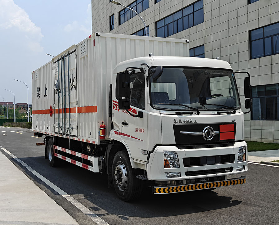 DFC5183XRQDFV6型易燃气体厢式运输车