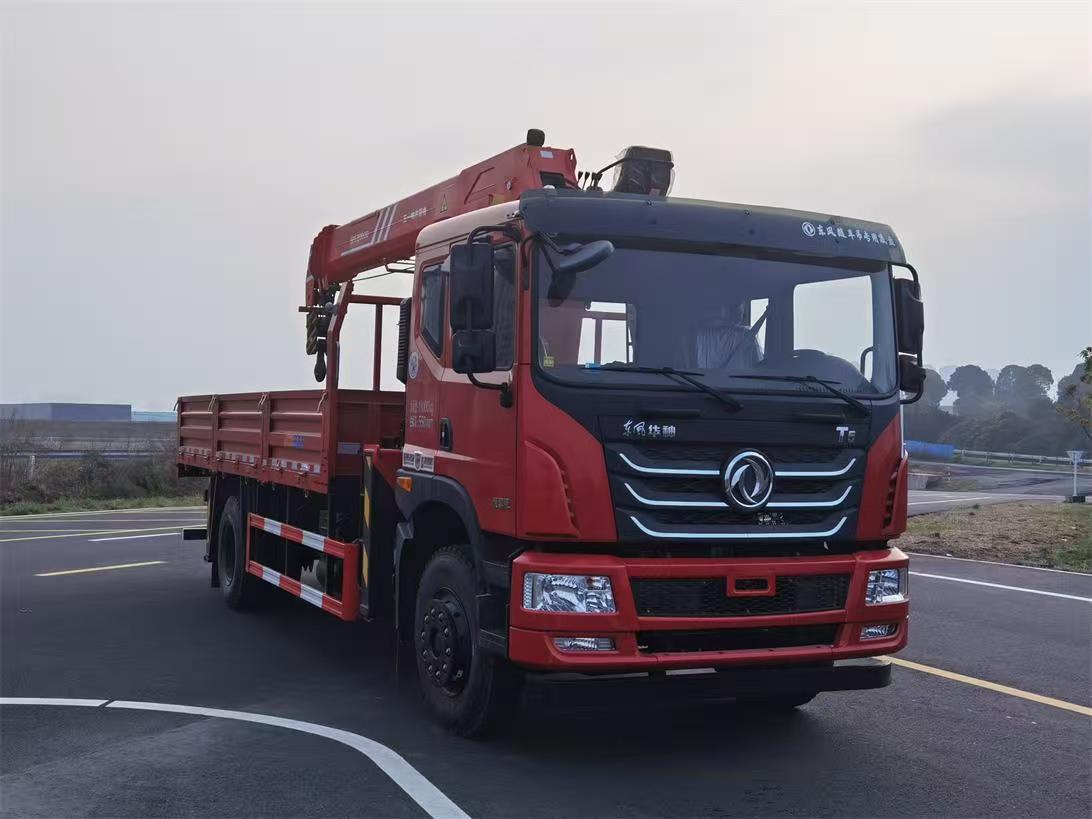 PFT5187JSQD6A型随车起重运输车