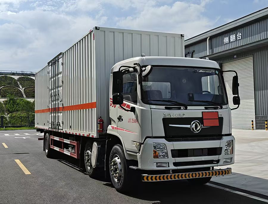 DFC5263XZWDFV6型杂项危险物品厢式运输车