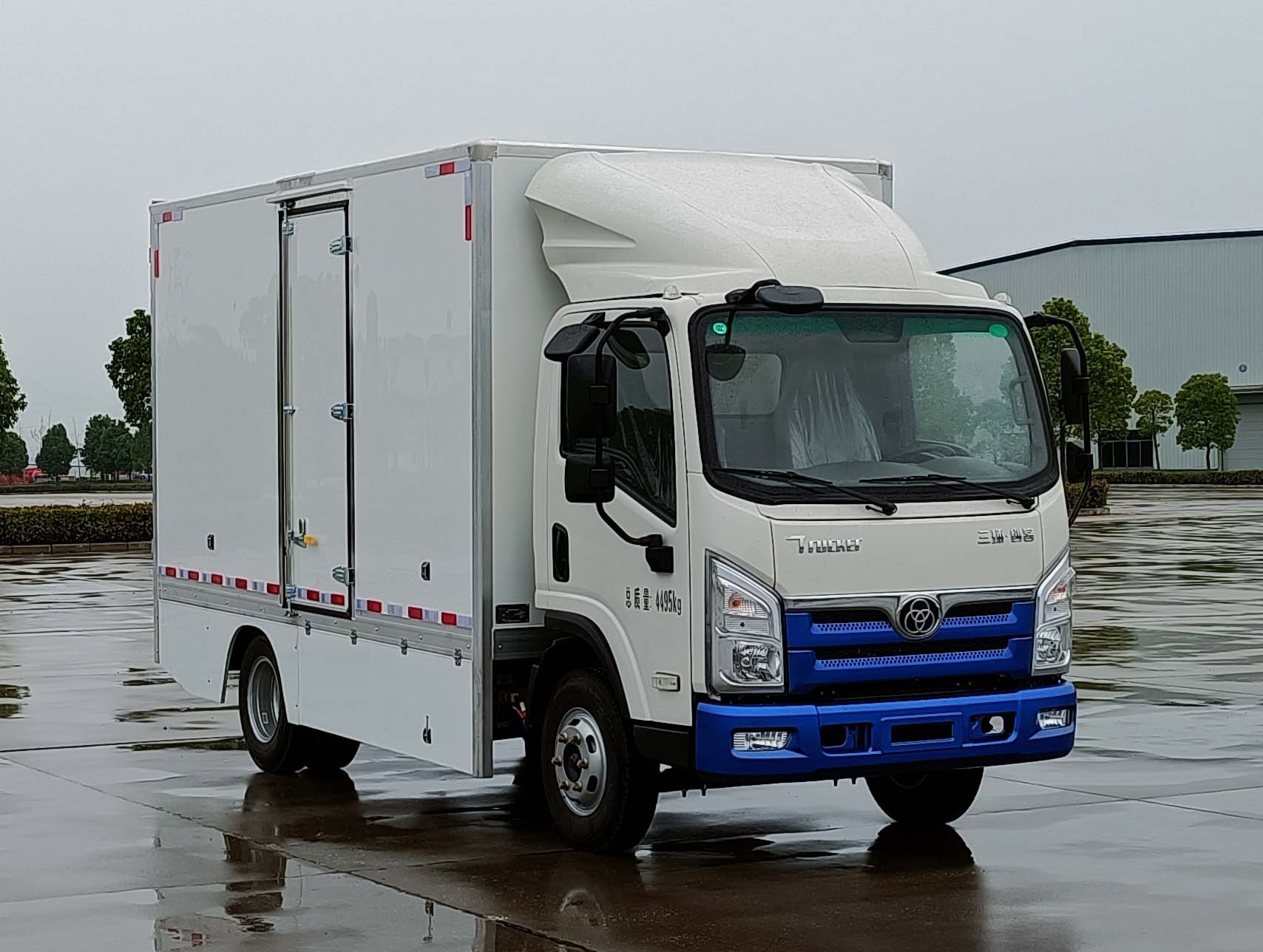 STQ5047XXYNBEV6型纯电动厢式运输车