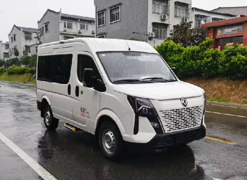 ZZZ5046TSYEQ6型宿营车