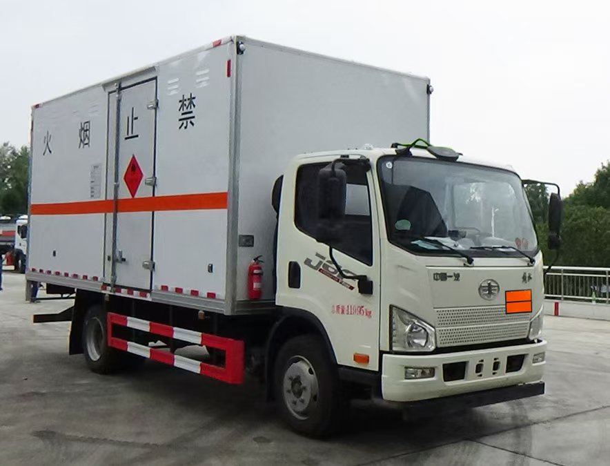 YZZ5120XRQCA6型易燃气体厢式运输车