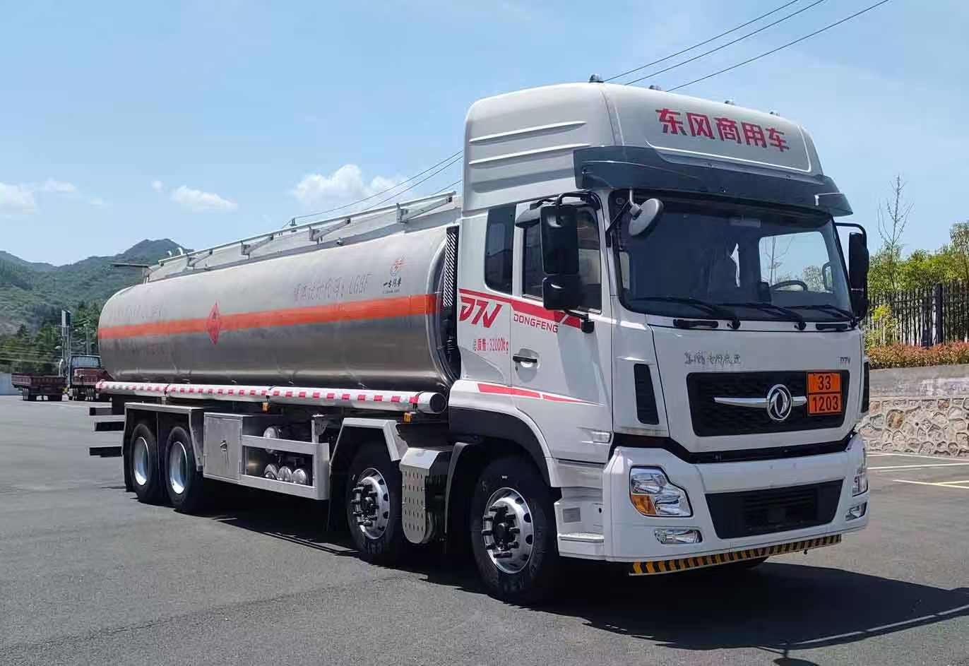 YZZ5320GYYLDV6型铝合金运油车